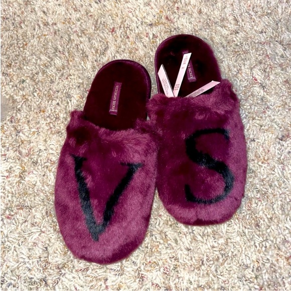 Toe Faux Fur Sexy NWT Victoria's Secret NWT closed fuzzy slippers size medium ✨ - Picture 1 of 6